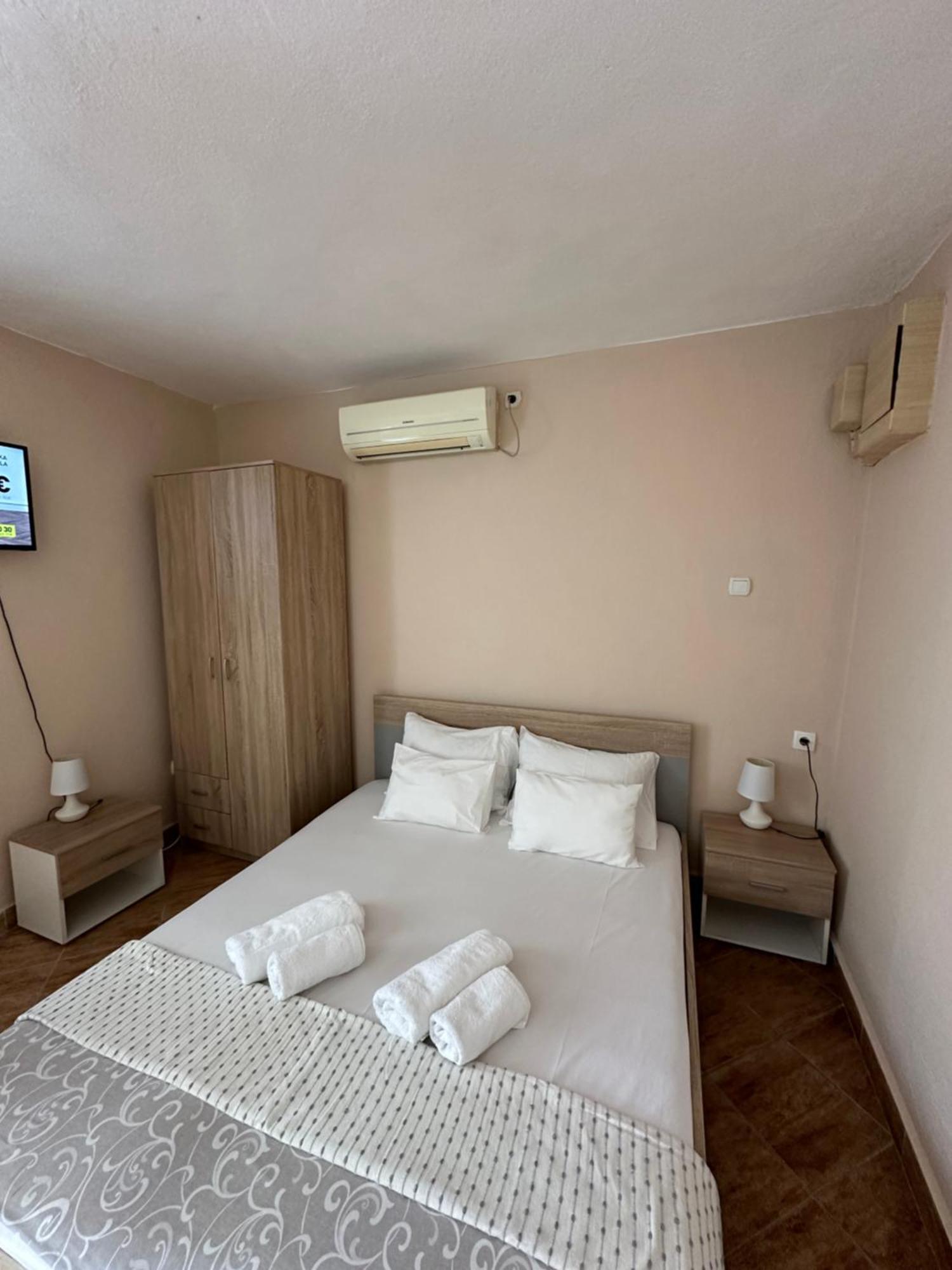 Apartman Nina Risan Exterior foto