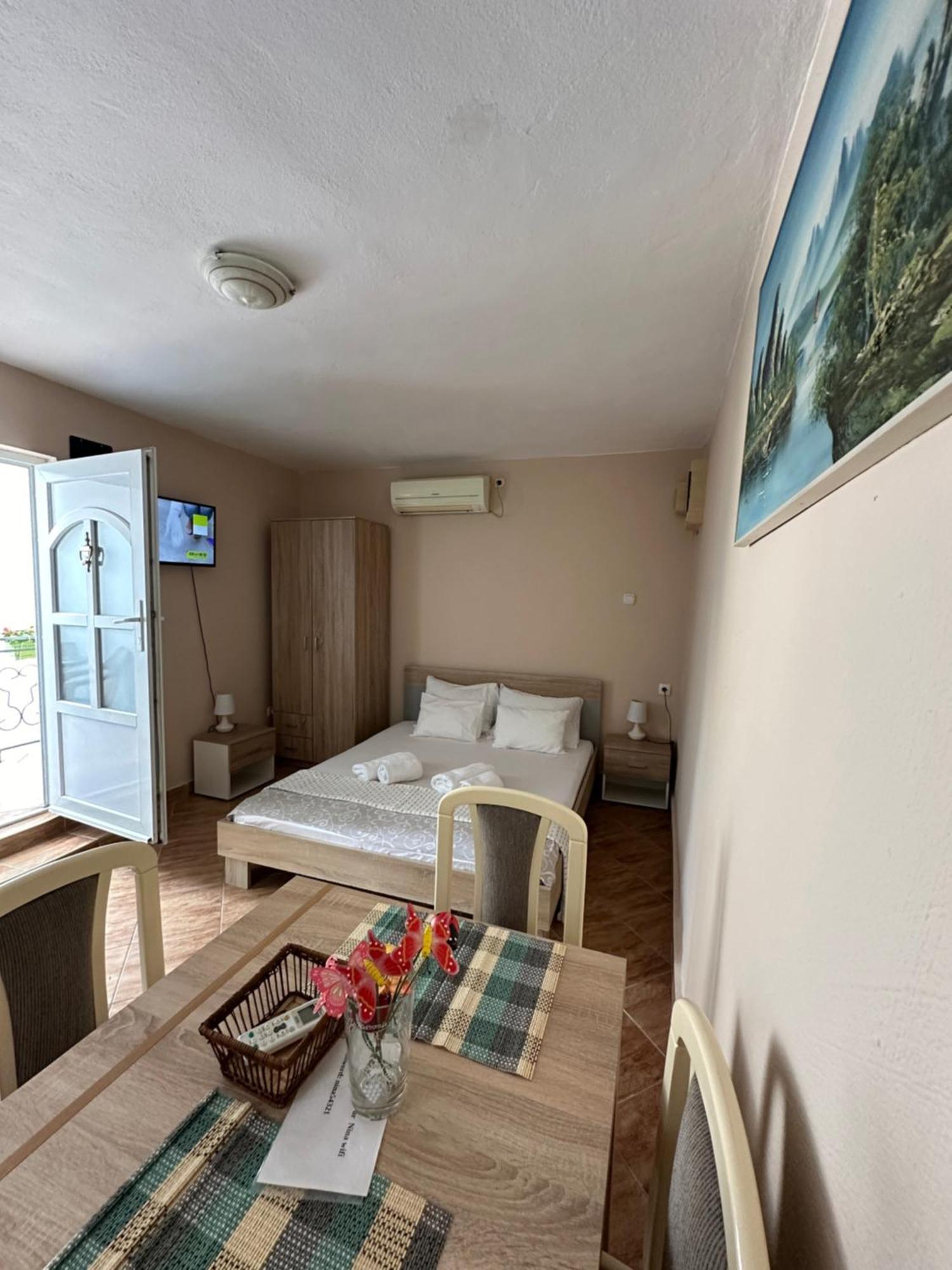 Apartman Nina Risan Exterior foto